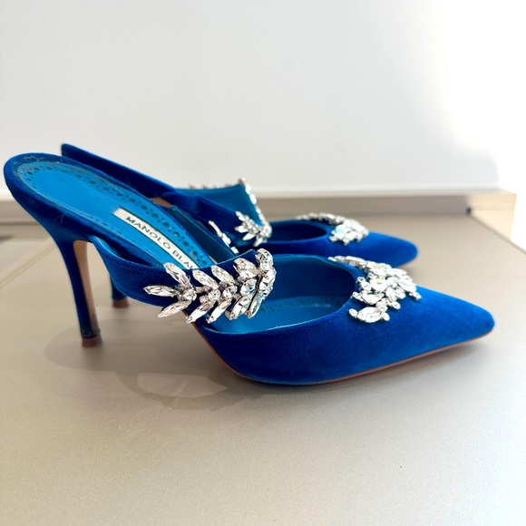 Manolo Blahnik Crystal-Embellished Velvet Mules - Picture 3 of 4